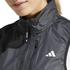 Veste Sans Manche Femme Adidas Own The Run -Équipement De Fitness adidas ik7446 7 apparel on model detail view 1 white